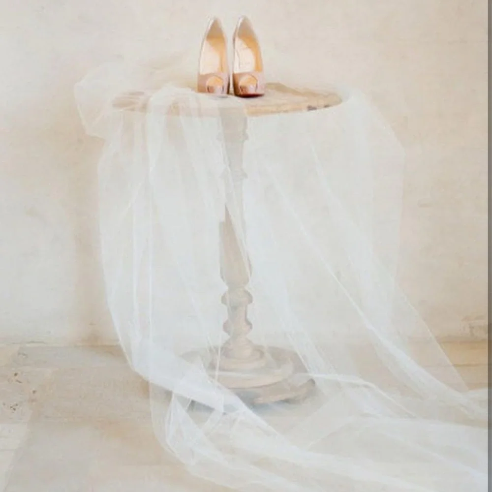 Elegant White Wedding veil - Picture 4 of 5